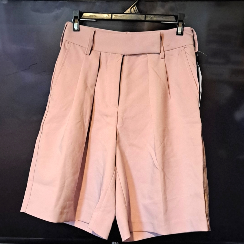 NWT Lilac (pinkish purple or light purple) city shorts, long, XS, polyester